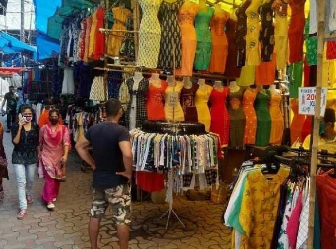 Diwali retail hits record Rs 6.05 lakh cr, apparel sector leads with Rs 59,400 cr: CAIT report